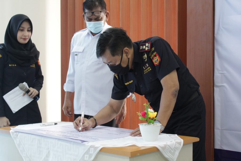 Bea Cukai Sumbawa melaksanakan Kegiatan Pencanangan Zona Integritas menuju Wilayah Bebas dari Korupsi (WBK)